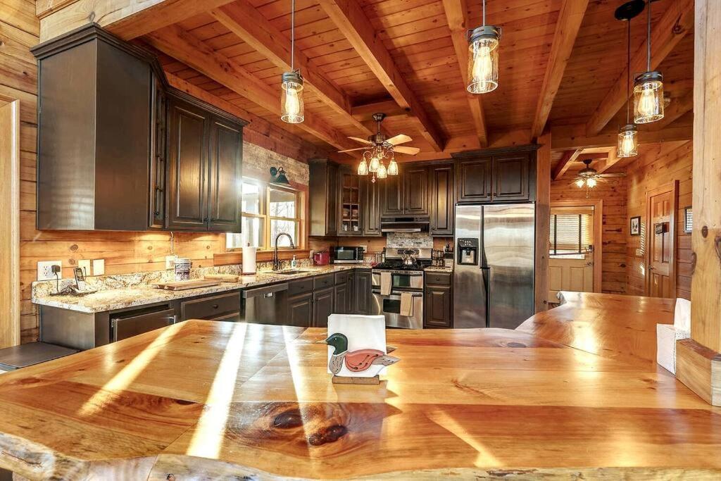 Blue Ridge Bliss- Spacious Cabin, Pets, Hot Tub! Exterior foto